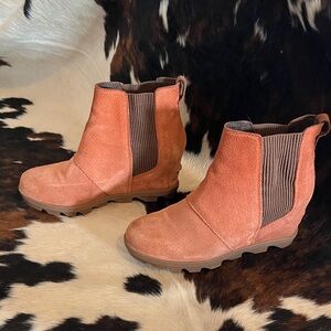Women's Suede Chelsea Booties in Rust